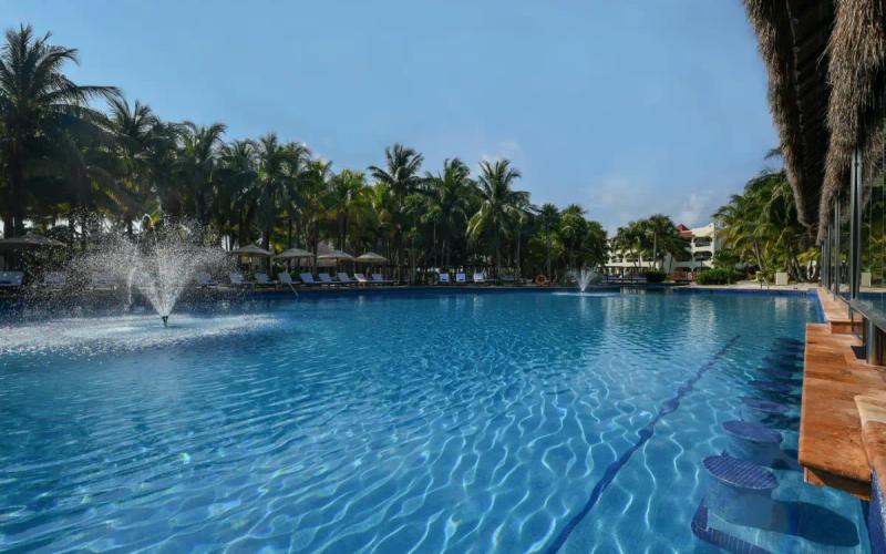 Swim-Up Bar Fuentes Hotel El Dorado Royale Riviera Maya Swim-Up Bar Fuentes Hotel El Dorado Royale Riviera Maya