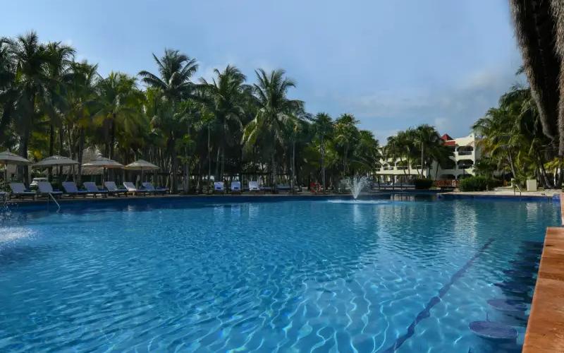 Swim-Up Bar Fuentes Hotel El Dorado Royale Riviera Maya Swim-Up Bar Fuentes Hotel El Dorado Royale Riviera Maya