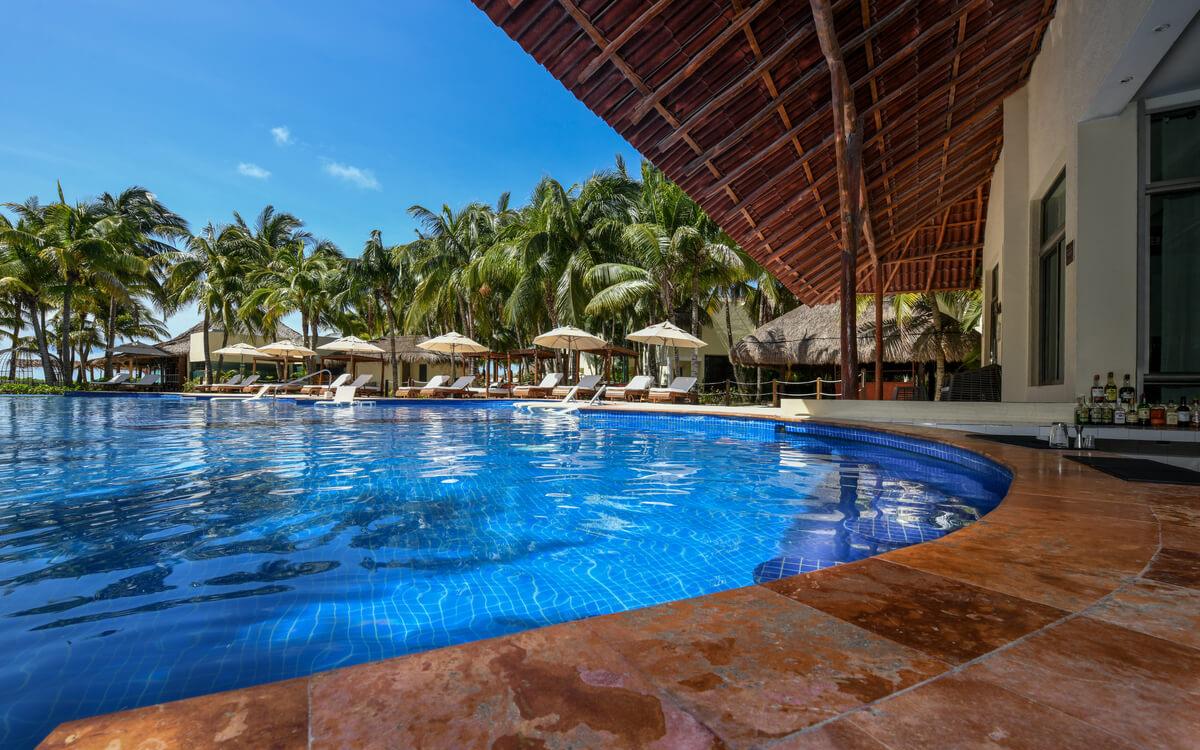 Swim up bar Mio Hotel El Dorado Maroma Playa del Carmen Swim up bar Mio Hotel El Dorado Maroma Playa del Carmen