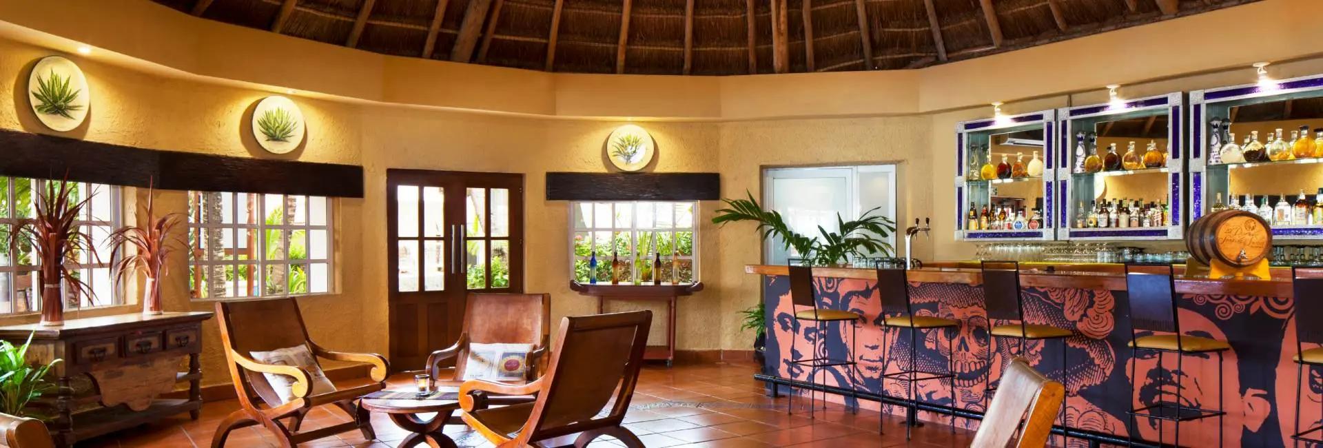 La Cantina bar Hotel El Dorado Seaside Suites Puerto Aventuras La Cantina bar Hotel El Dorado Seaside Suites Puerto Aventuras